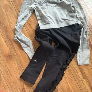 ALO Yoga Gray and Black Set